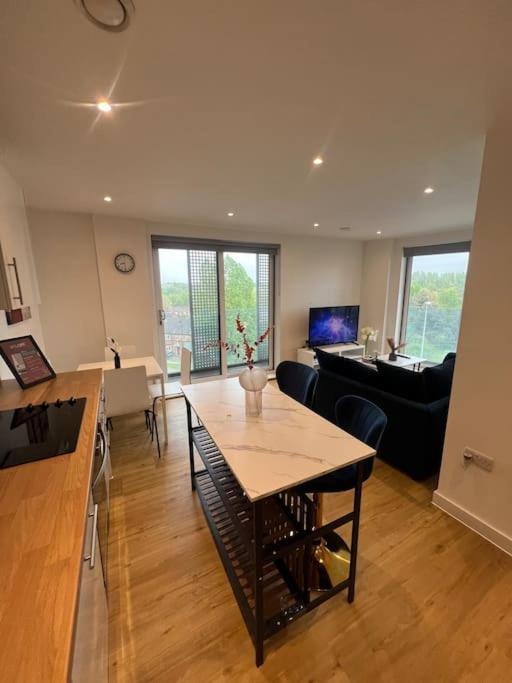 2 Bed Corner Apartment With Gym แมนเชสเตอร์ ภายนอก รูปภาพ