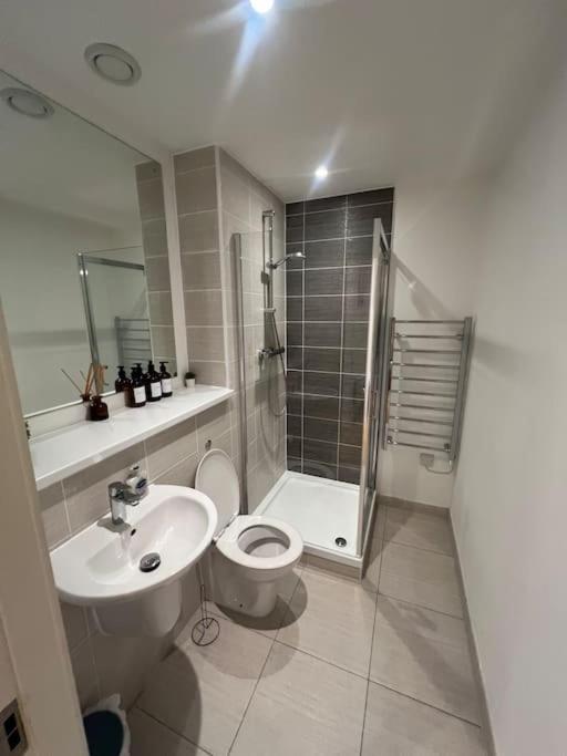 2 Bed Corner Apartment With Gym แมนเชสเตอร์ ภายนอก รูปภาพ