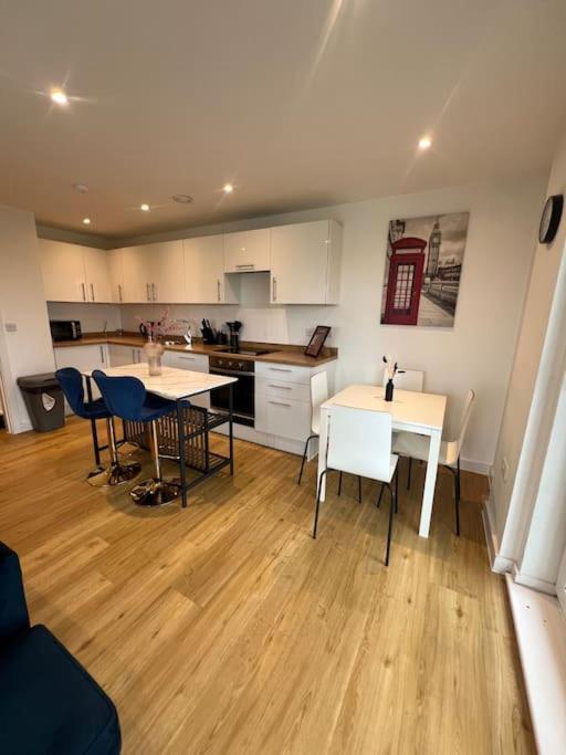 2 Bed Corner Apartment With Gym แมนเชสเตอร์ ภายนอก รูปภาพ